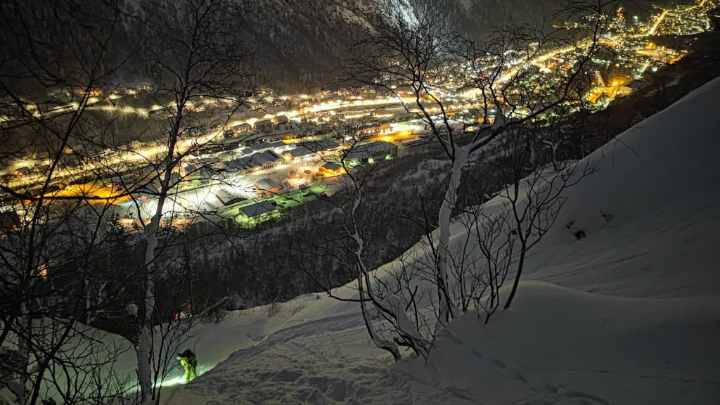 Az esti Rjukan látványa a Fabrikkfossenről (Fotó: Grósz Krisztián)