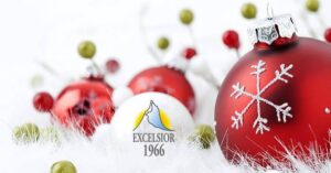 Glass-Christmas-Balls_Exc